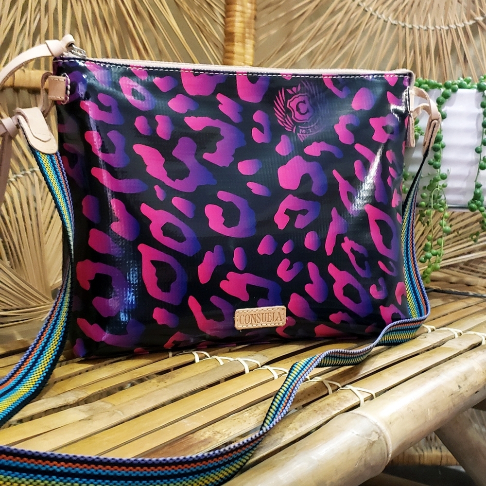 NWOT! Consuela Downtown Crossbody Pebbles 😍